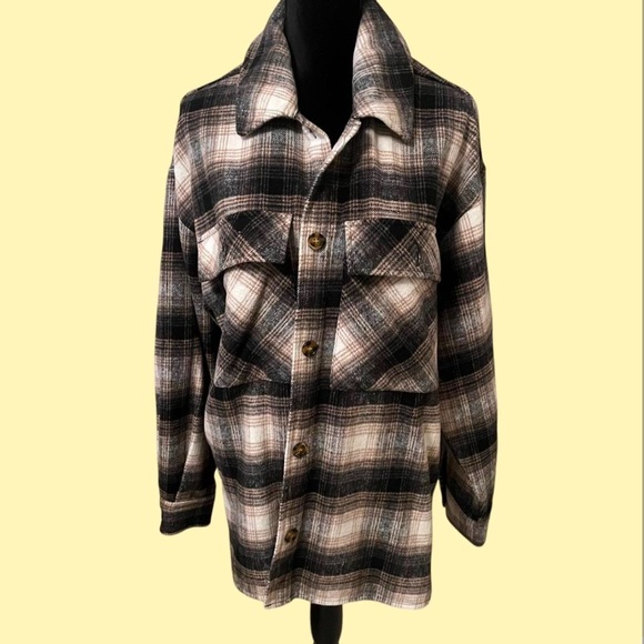 Black and plaid button down shirt - Picture 1 of 4